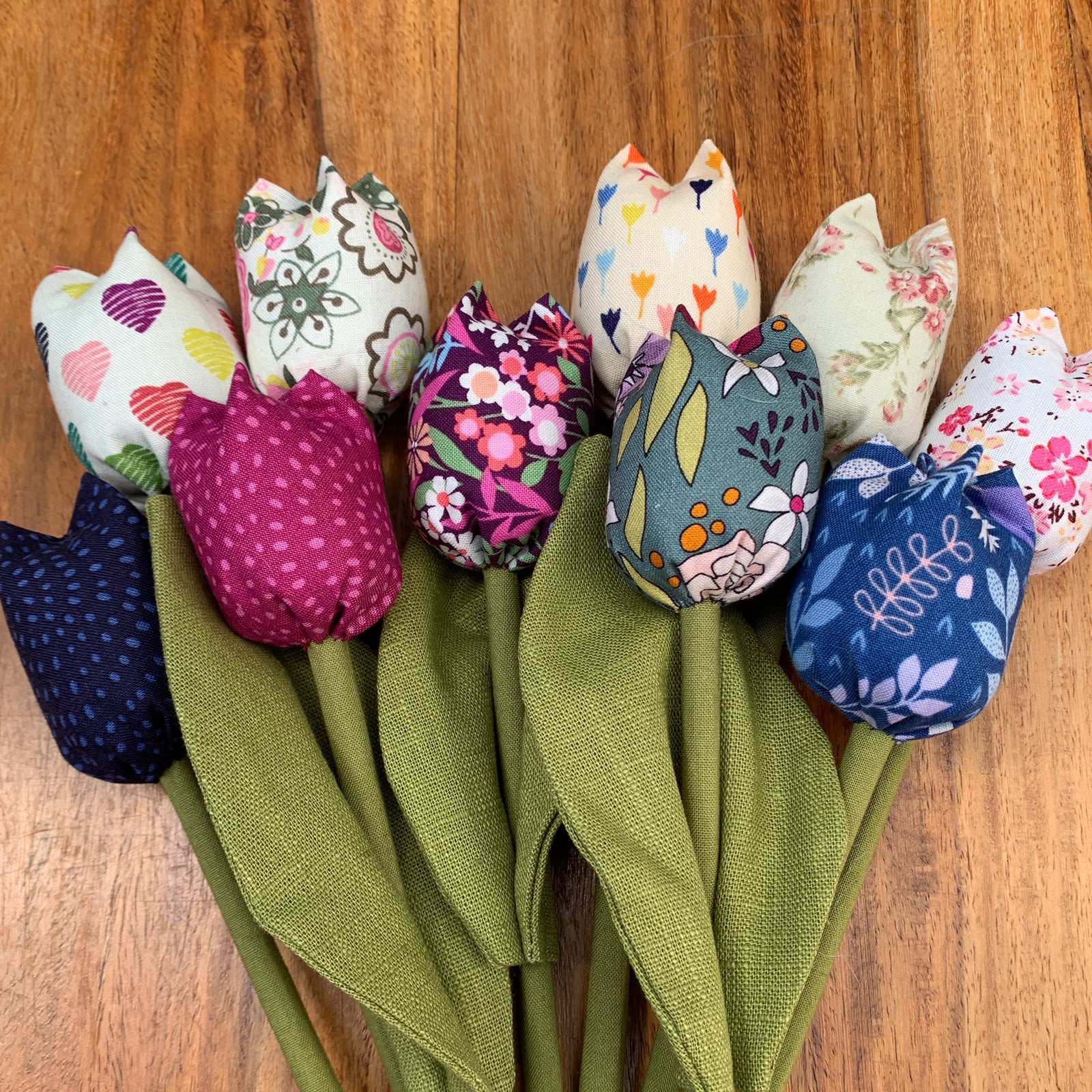 Sew a Bunch of Scrappy Tulips - Workshop - Hand and Machine Stitching - Scrap Buster